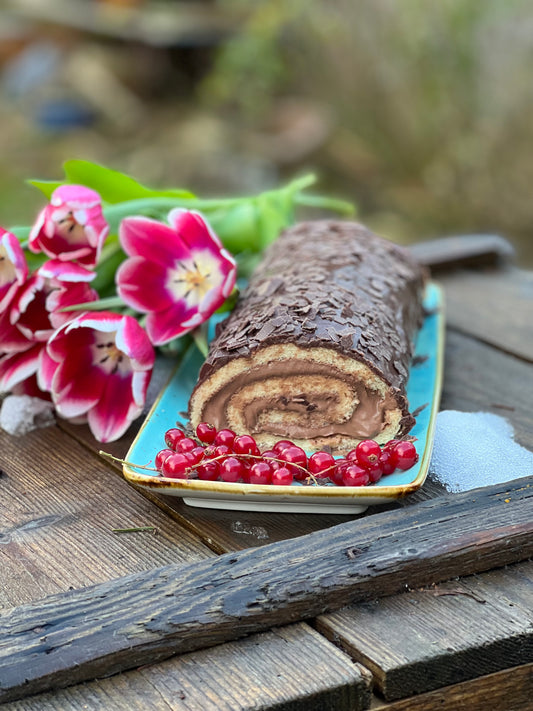 Biskuitrolle mit Schokosahne