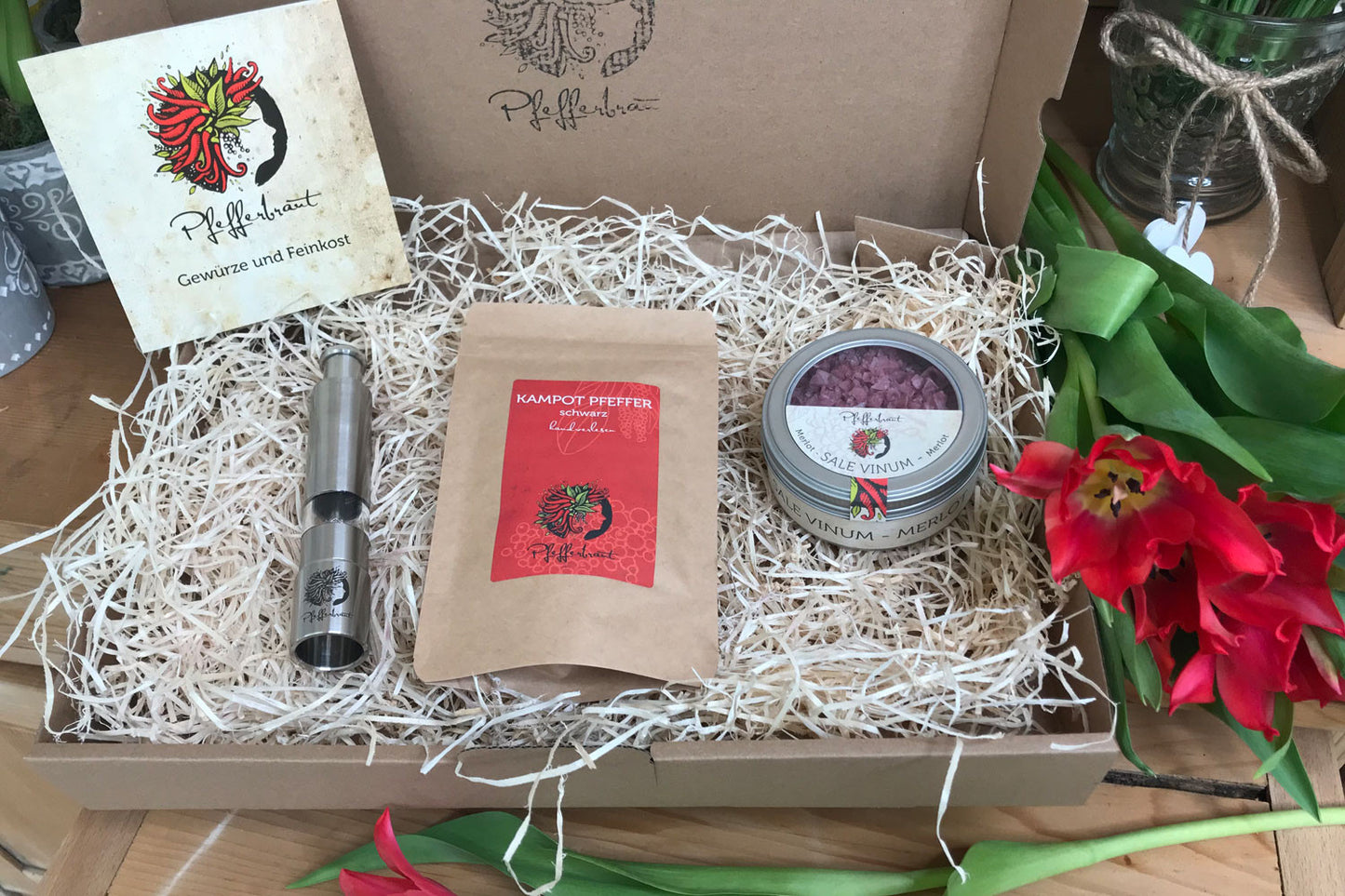 Geschenkset Mühle mit schwarzem Kampot Pfeffer und Sale vinum