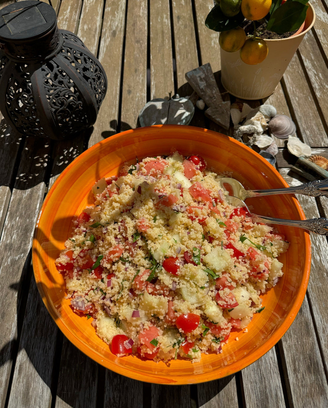 sommerlicher erfrischender Couscoussalat