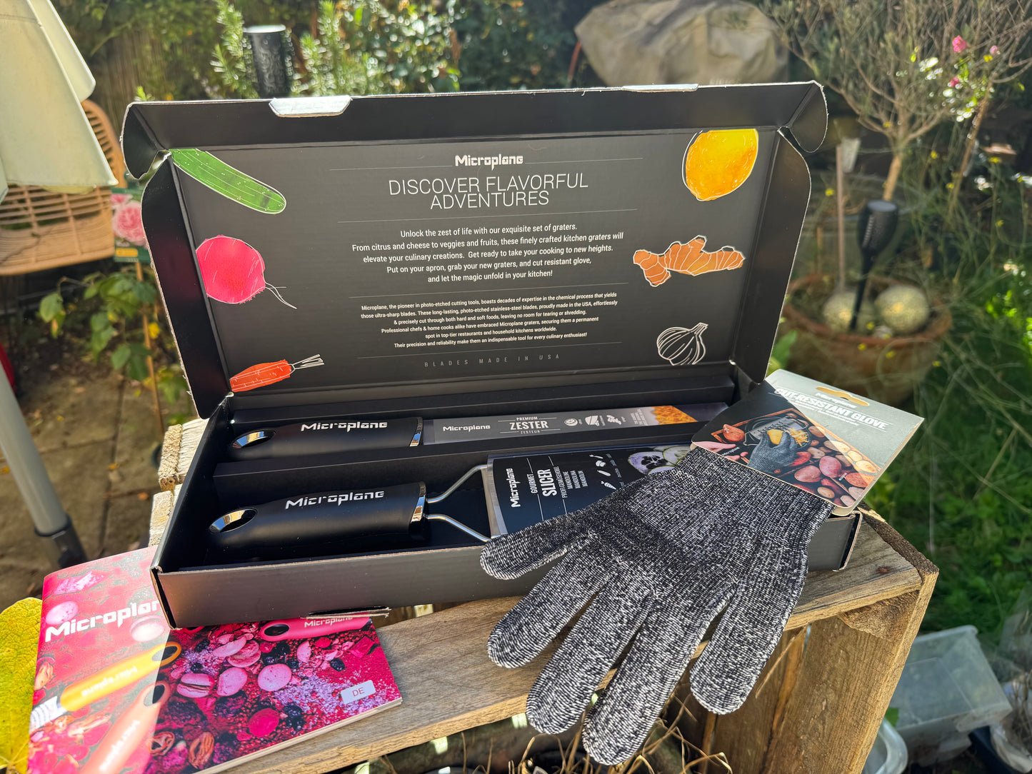 Microplane Gourmetreiben-Set mit Schutzhandschuh - 2 Reiben plus Handschuh Geschenkset