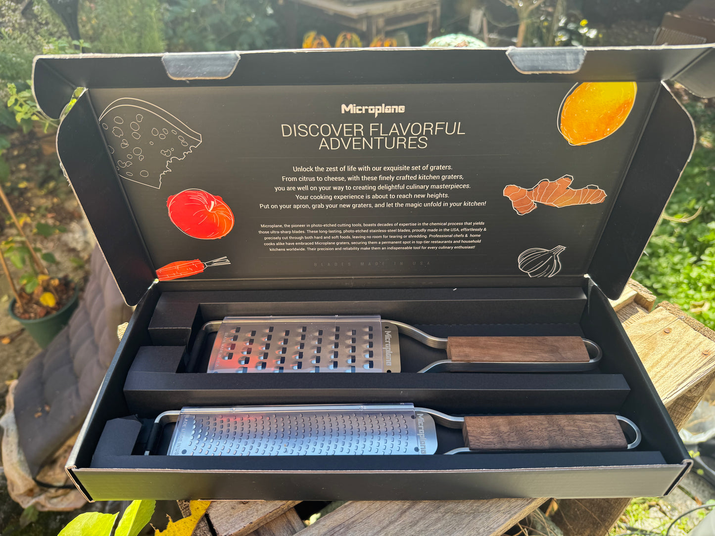 Microplane Master Zester + Master Sehr Grob - Geschenkset mit Walnussholzgriff