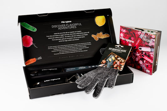Microplane Gourmetreiben-Set mit Schutzhandschuh - 2 Reiben plus Handschuh Geschenkset